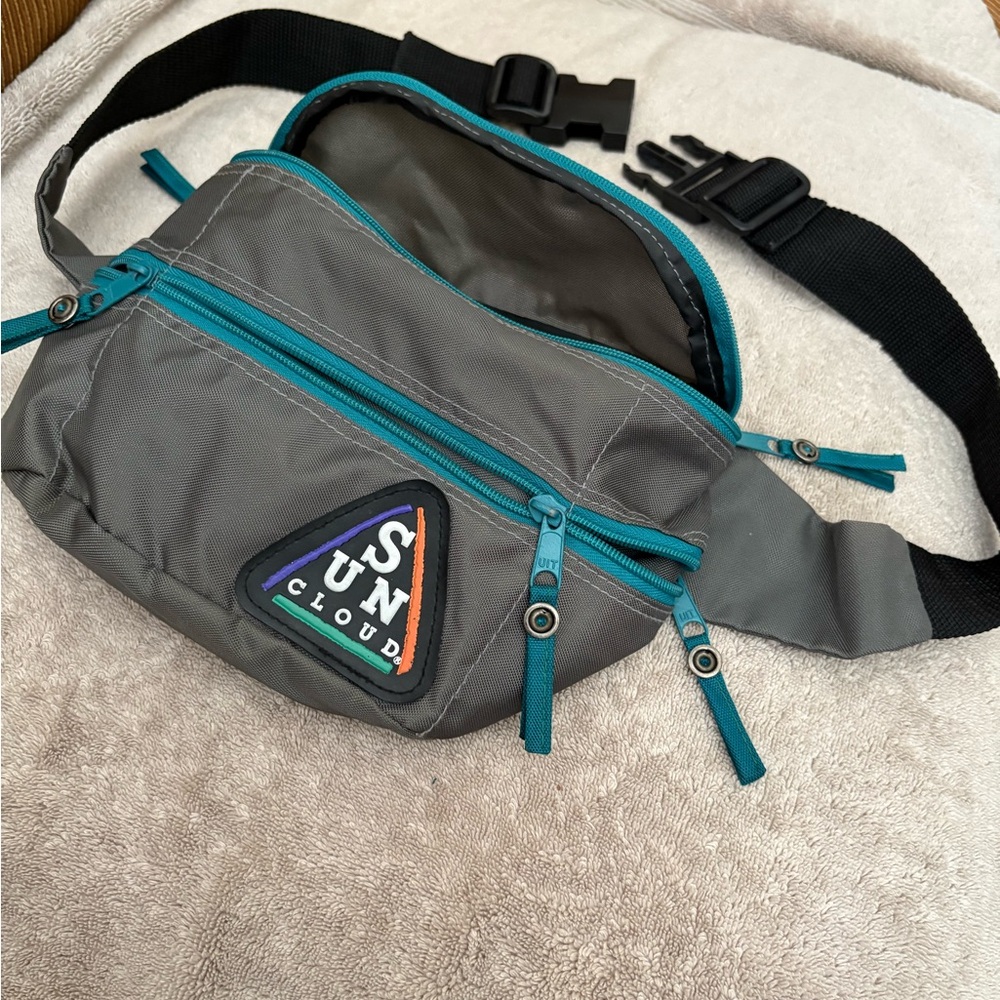 SUNCLOUD Sporty Gray and Blue Belt Bag. 4 pockets. NEVER USED. Like New!